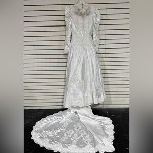 Beaded Sequin Bodice Wedding Dress w/ Train size-14 (fits like a 10/12)